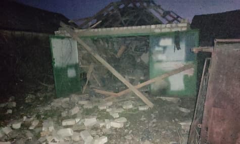 Бойовики відкрили вогонь по селищу на Донбасі. Через обстріли виникла пожежа, пошкоджені будинки