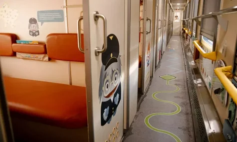 Не через дрони, а через «значно приємніший» привід. Потяг «Укрзалізниці» позапланово зупинився у Фастові через народження малюка