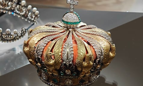 Корону, яку впустили грабіжники під час пограбування Лувру, знову виставлять на огляд