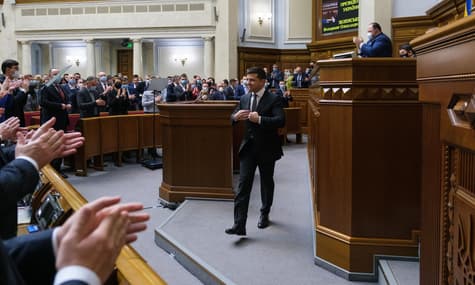 Піар за гроші олігархів? Депутати відповідають про всенародне опитування Зеленського