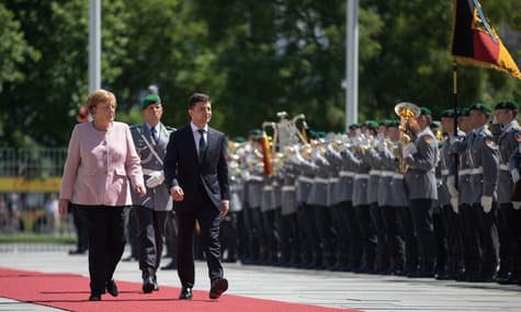 Зеленский обратился к Меркель, Макрону и Путину из-за гибели четырех украинских военных