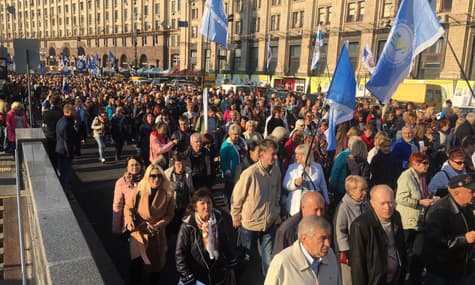 Акція профспілок у Києві: тисячі людей вимагають підвищення зарплат і пенсій