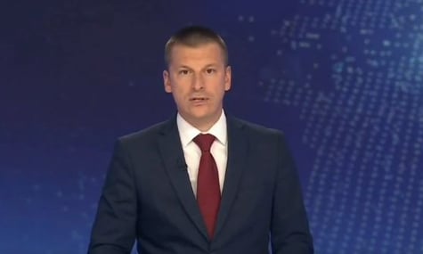 Ведучий сербського телеканалу RTV Горан Ерор під час етеру