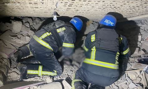 На Харківщині рятувальники вилучили з-під завалів тіло загиблої жінки після бомбардувань