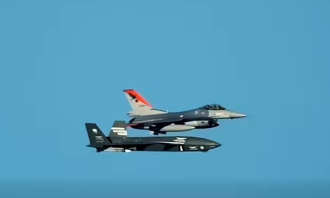 «Нова ера в історії авіації». Безпілотник від Baykar зміг «поцілити» ракетою у F-16 під час тестування (ВІДЕО)