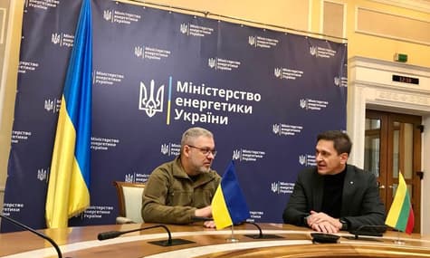 Литва відправила до України 6 вантажівок із понад сотнею трансформаторів