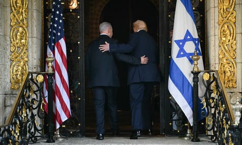 Трамп заперечив тиск Ізраїлю щодо атаки на Іран: Це я міг змусити їх