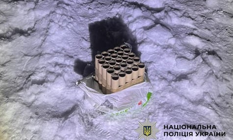 У Києві чоловік запустив салют, щоб здивувати дівчину. Його затримала поліція