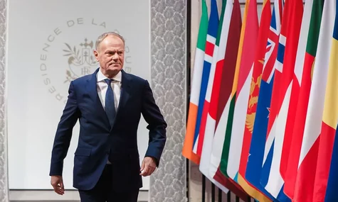 Туск назвав полегшенням саміт ЄС «без росіян», а потім підмигнув Фіцо — Politico