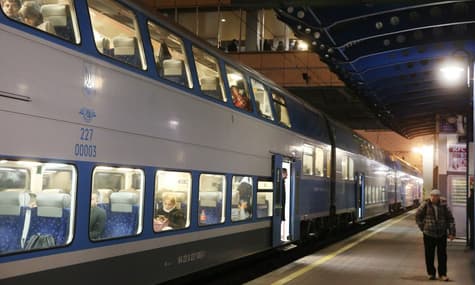 Правительство остановило работу метро и отменило железнодорожное и автобусное сообщение между областями
