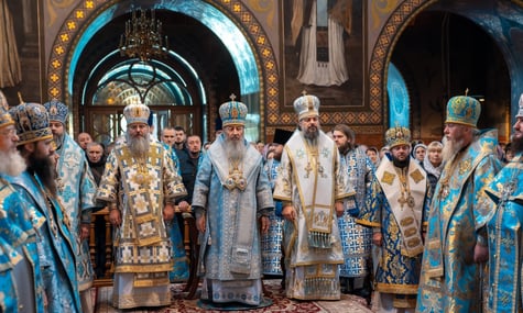 Розгляд справи про ліквідацію Київської митрополії УПЦ МП відклали: більш як тисяча вірян попросили залучити їх до справи