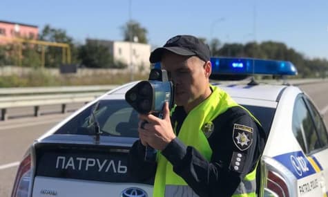 «Патрульні не сидитимуть у кущах»: у поліції спростували чутки про пристрої TruCam