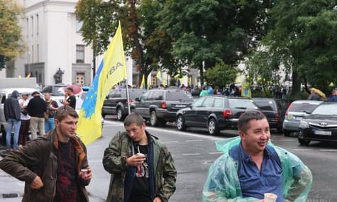 Скасування податків на розмитнення автомобілів неможливе — депутат