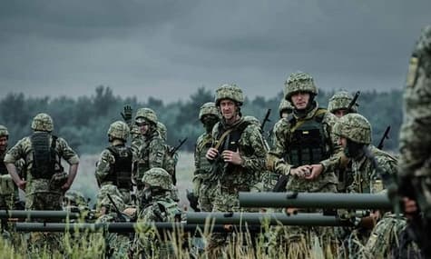 На півдні ворог контратакував на двох напрямках, ЗСУ знищили 66 окупантів і два склади — командування