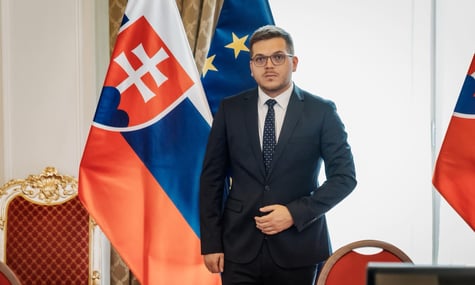 Посадовець міноборони Словаччини підтримав вплив рф над усією Україною. Це викликало обурення в українського посольства