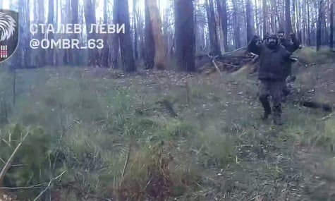 «На коліна, будь ласка». Американський доброволець українською мовою наказав здаватися чотирьом росіянам