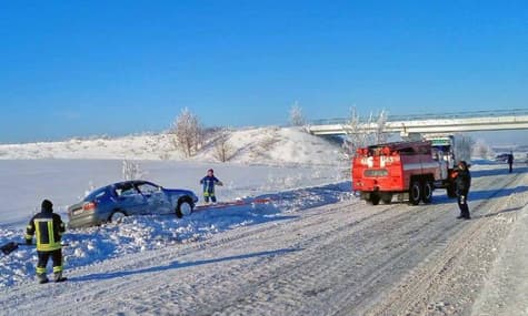 Негода в Україні: рятувальники визволяють водіїв із снігових пасток