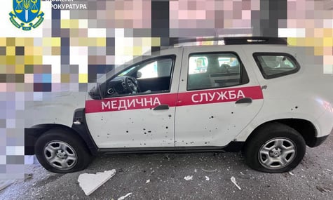 Війська рф атакували дроном територію лікарні в Херсоні: шестеро постраждалих (ДОПОВНЕНО)