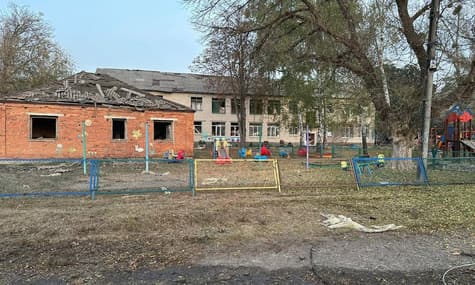 Окупанти вдарили по селищу Борова на Харківщині — постраждали будинки та дитсадок. Є поранена