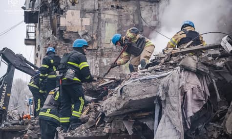 У Новогродівці розібрали завали будинку, але родину з дитиною не знайшли. Роботи продовжать
