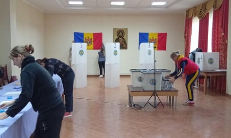 Підготовка виборчих дільниць до парламентських виборів у Молдові