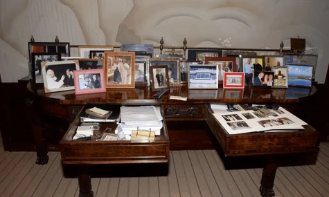 Мін'юст США повернув фото з Трампом до «файлів Епштейна», пояснивши, що його прибрали через «занепокоєння жертв»