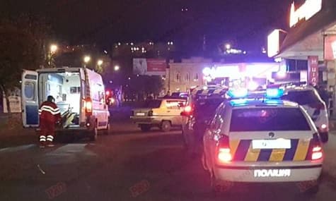 У Бердянську сталася стрілянина біля ломбарду: двоє постраждалих у важкому стані