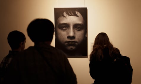 Фотовиставка «Ниточка: Трансформація замість зламаності» у Києві