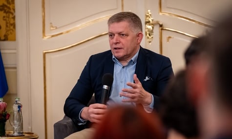 Прем'єр Словаччини Фіцо виконав обіцянку путіну та відреставрував військовий цвинтар Червоної армії