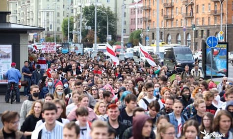 «Саша, тебя отчислили»: студенты в Минске вышли на акцию против Лукашенко, их задерживает ОМОН