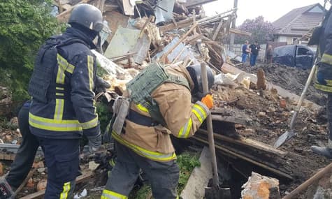 росія завдала ракетного удару по селу на Харківщині: влучила у житловий будинок, є загиблий і поранені — ОВА