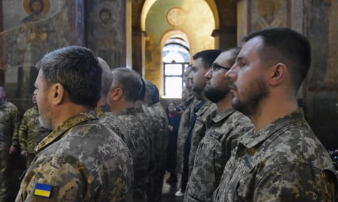 В українській армії служать майже 500 капеланів від 13 релігійних організацій — Шмигаль