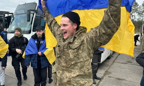 Ще 302 українці звільнені з російського полону: відбувся другий етап великого обміну