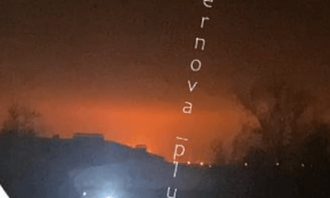 У Краснодарському краї, схоже, дрони уразили НПЗ. Там після атаки БпЛА тисячі людей залишилися без світла