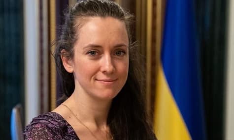 Помічницю Зеленського, яка їздила із номерами прикриття, офіційно влаштували в ОП. Раніше працювала у «Кварталі» ㅡ ЗМІ