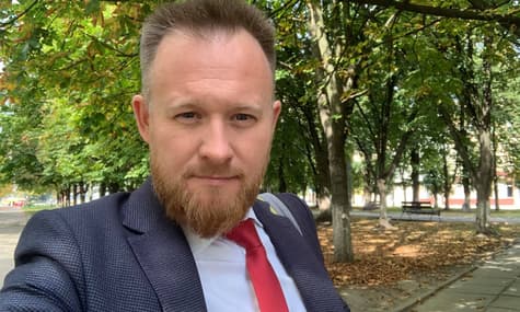 Депутат от «Слуги Народа» назвал коронавирус выдумкой. Между тем в Украине уже более 900 тысяч подтвержденных случаев