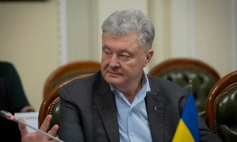 Суд у «вугільній справі» Порошенка відклали до вересня через клопотання адвокатів Медведчука