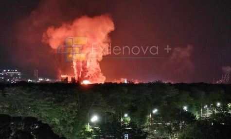 Зерновой терминал в Новороссийске прекратил работу после массированной атаки по городу — Reuters