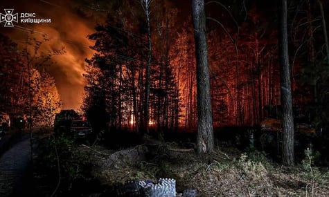 На Чорнобильщині досі гасять пожежу. Що з радіацією?