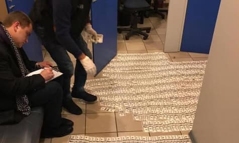 ГПУ затримала директора пароплавства та представника біржі на хабарі $100 тисяч