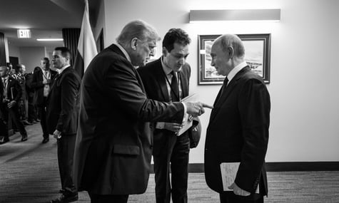 Трамп перервав зустріч з європейськими лідерами, щоб зателефонувати путіну — ЗМІ (ДОПОВНЕНО)