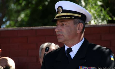 «Ми — один екіпаж, одна сім'я» — захопленим українським морякам передали лист від командувача ВМС