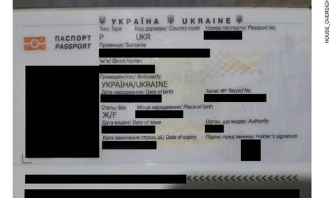 На нових фото з маєтку Епштейна виявився український паспорт, виданий на жінку