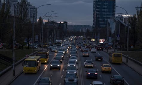 Енергетики прогнозують, що відключення світла триватимуть щонайменше до кінця березня