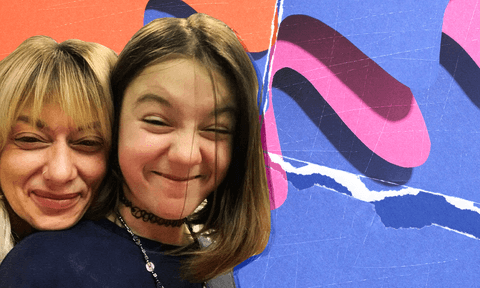 Соцслужби кажуть, у дитини були самоушкодження. Бабуся стверджує, що це сліди від депіляції. Чому 12-річну Майю забрали від мами