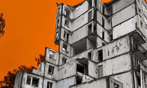 «Всі поїхали, а ми сам на сам з державою». Як мешканці зруйнованих будинків у Києві воюють з чиновниками й вітром у квартирах