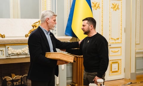 Ключі від Білого дому, мішки картоплі та велосипеди. Якими подарунками обмінювалися лідери країн
