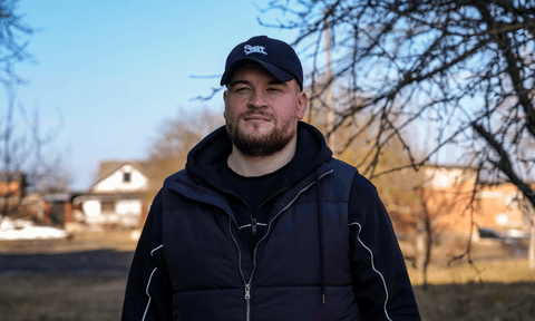 «Хлопці, будемо вибиратися з Криму». Анексія, Маріуполь, полон — доля курсанта-нахімовця, який співав гімн у розпал окупації півострова