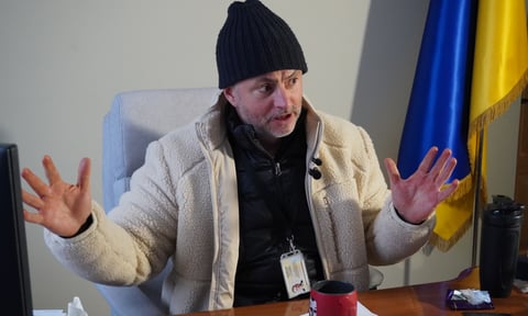 «Я отримав “дулю з маком” від КМДА на підтримку генерації». Інтервʼю з очільником Деснянської РДА Максимом Бахматовим