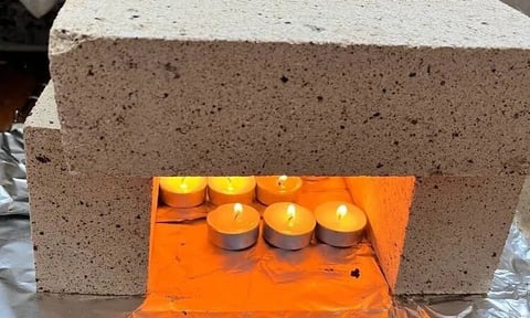 «Ми — заручники ситуації, гріємо квартири, щоб не полопали батареї». Репортаж зі столичного будинку, де два тижні немає тепла